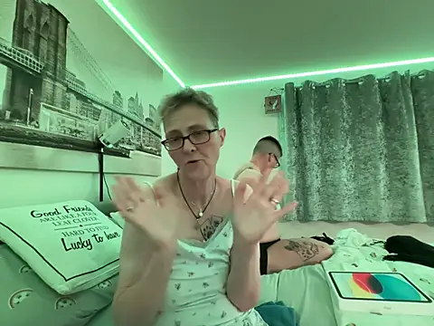 curvy-jinx - Curvy-Jinx's free webcam - UK Sex Cams