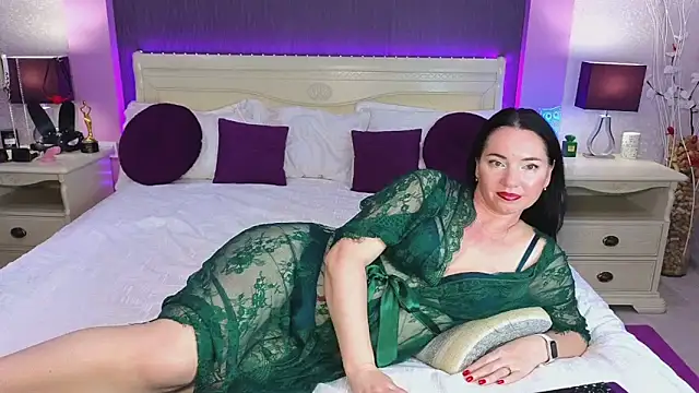 hungryforme (F milf) - last tipper gets 3 min toy control
