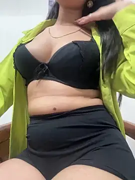 Thirsty_Malika webcam