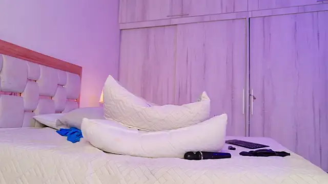 mia_hank