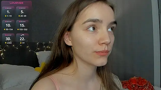 sweete_chantal (F young) - Spread Legs and Touch my Pussy