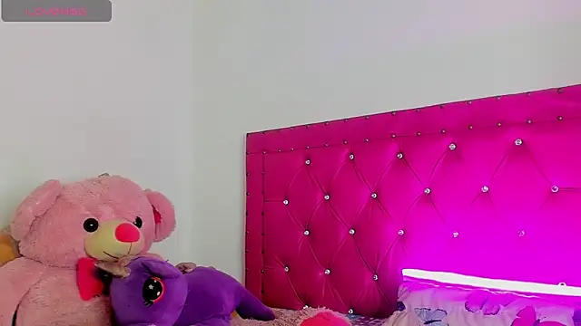 dahiiangomezz (F young) - 1 finger in my pussy
