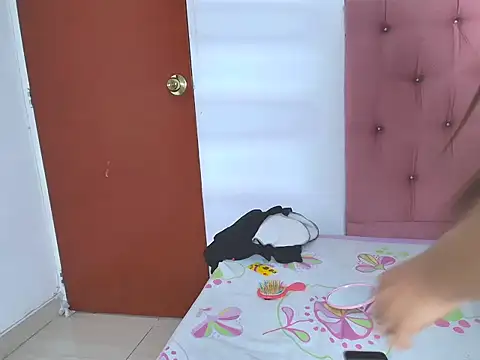 sweet_scarlett_ (F teen) - CONTROL MY SEX MACHINE FOR 1 MINUTE