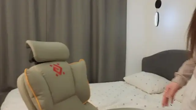 ginnyclub (F teen) - zoom face+ eyes contact