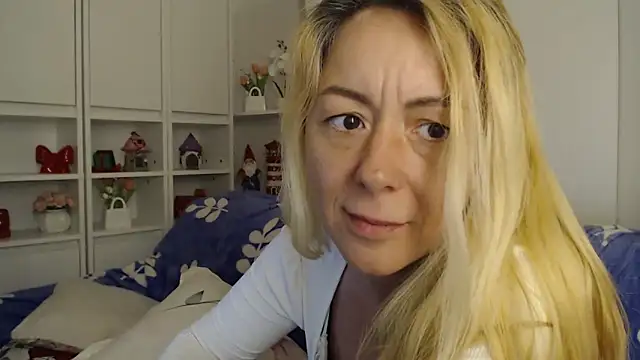 _karolynesyera_ webcam