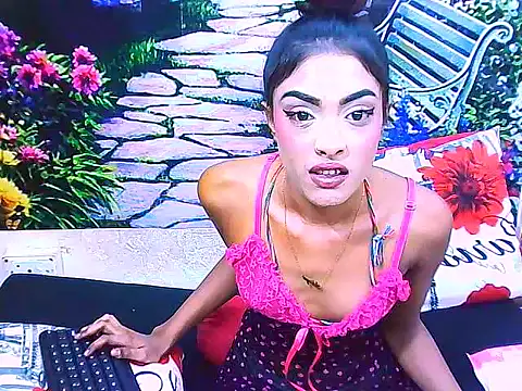 IndianPretty14u2Luv webcam