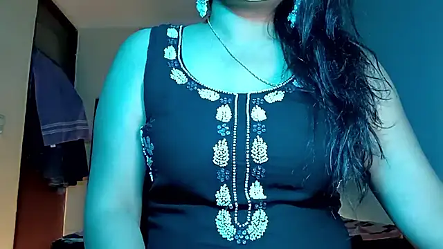 YourDesi_Laila_ webcam