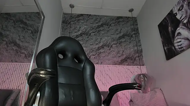 Esmeralda__18 webcam