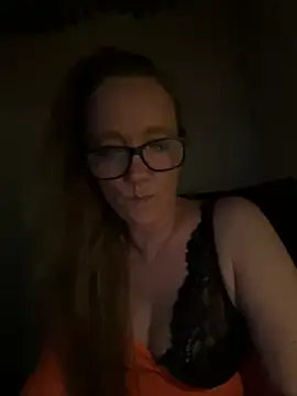 LizzieZ1975 webcam