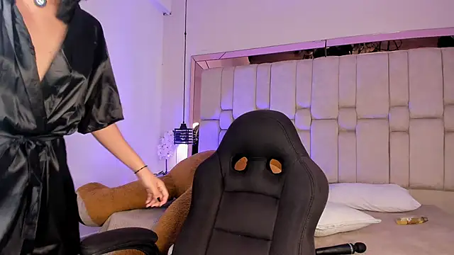 AgathaUwuDoll webcam