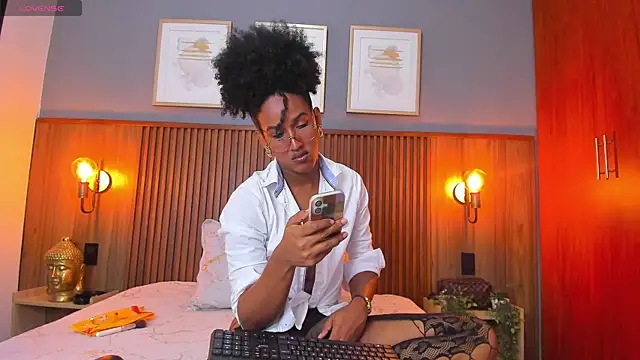 Krikrii_Milady webcam