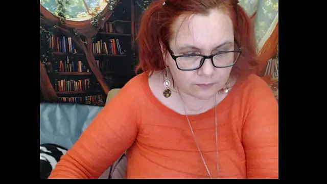 PlayfullMature webcam