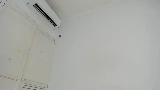 malory_ferrer webcam
