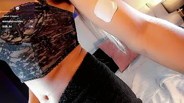 Kornylovee webcam