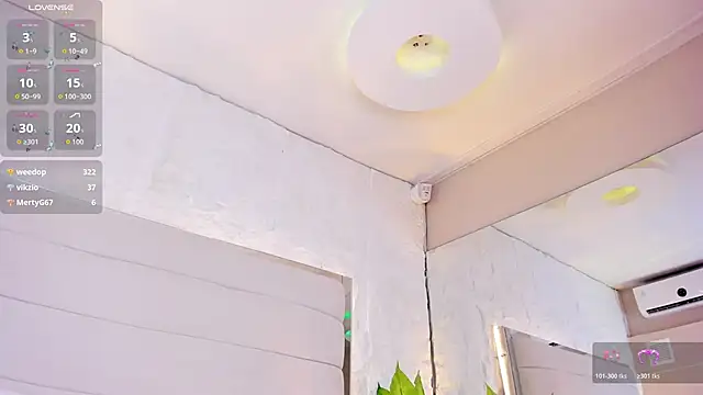 Ali_Hamilton webcam