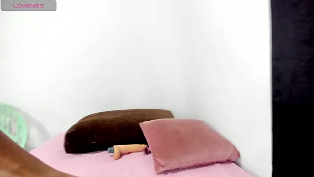 Olivia_Stevens webcam