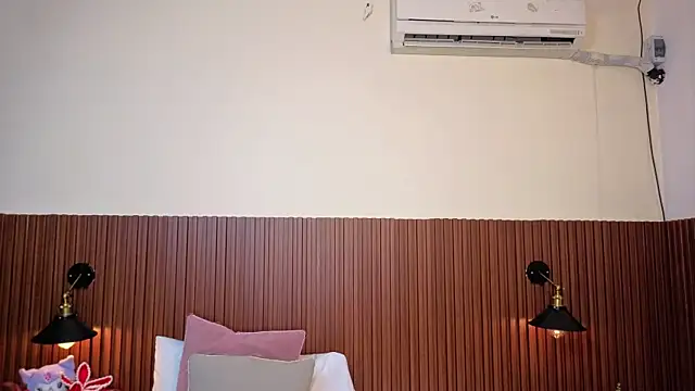 chanel_brunette webcam