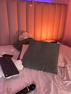 KellyOlsenbe webcam