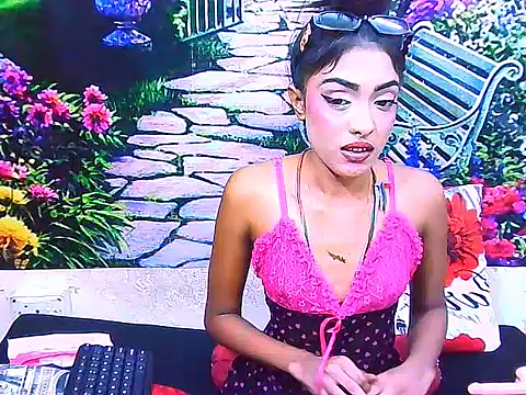 IndianPretty14u2Luv webcam