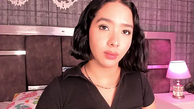 HiilaryBrownn webcam