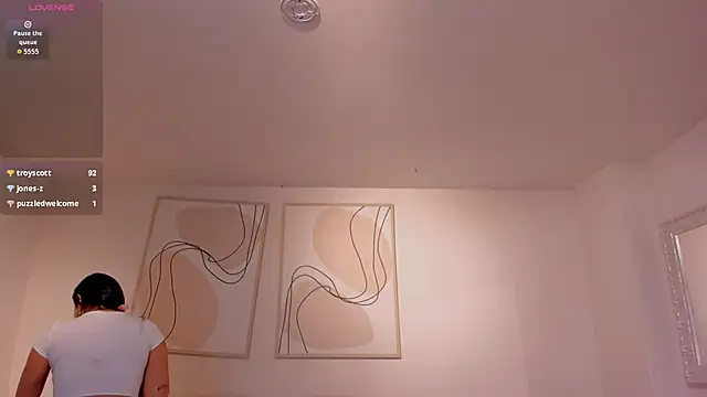 MollyJones_ webcam