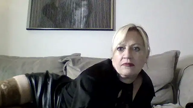 Milfshake227 webcam