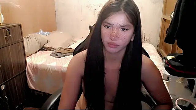 yanaleciousxx webcam