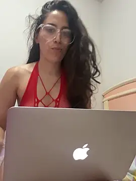 LatinDoll8 webcam