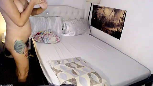 NinaDOM4CUM webcam