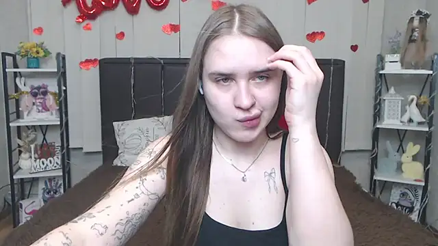 LauraHlot webcam