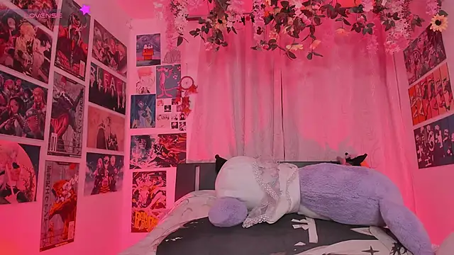 MissCurvyTop webcam