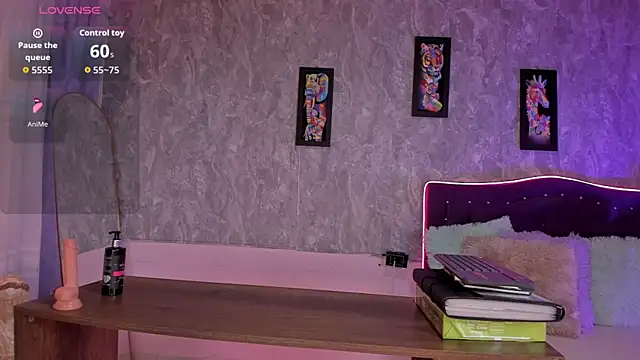 Lauren_smiles webcam
