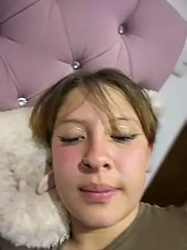 CharlotteUwU__ webcam
