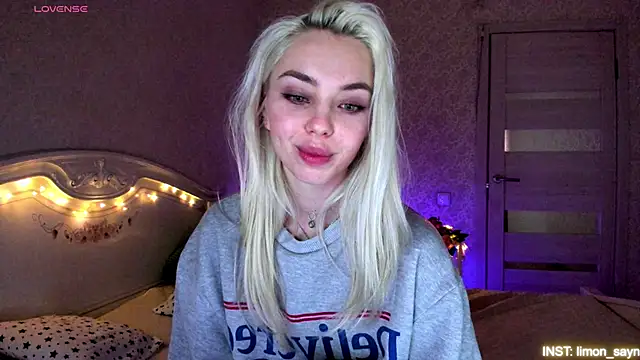 LillyMoure_ webcam