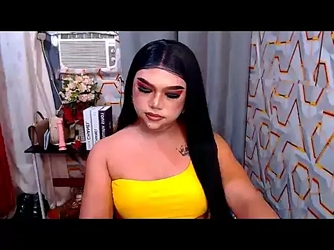Yvonnehotcummer webcam