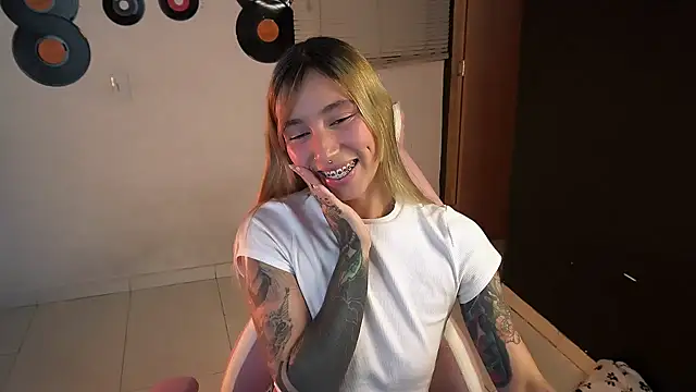 Saucy_Jenn webcam