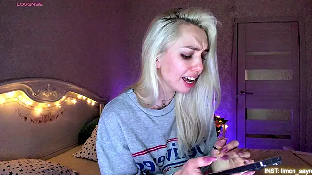 LillyMoure_ webcam