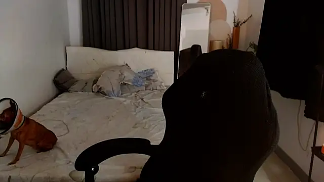 Ur_QueenCamilla webcam