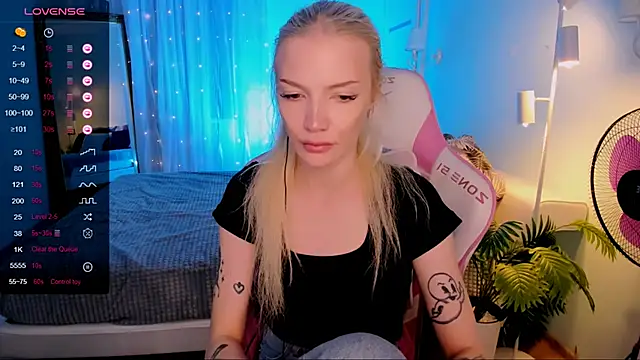 AnyaTaylor_ webcam
