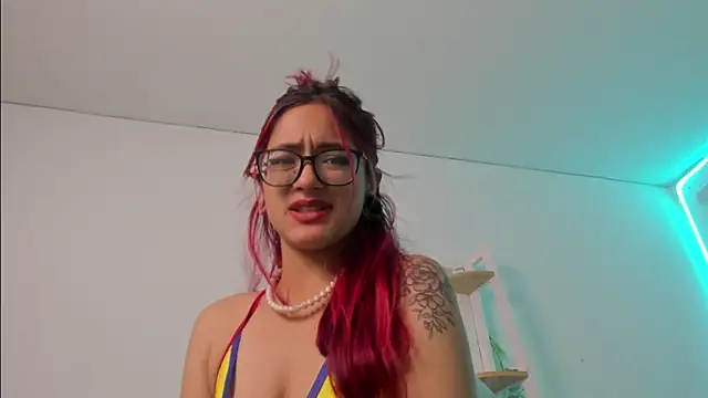 Sara_Red_X webcam