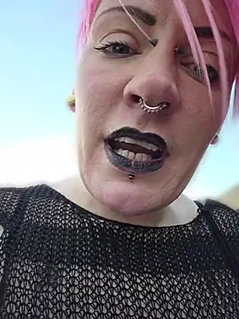 PinkTheHawk webcam