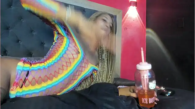 YayaHilton webcam