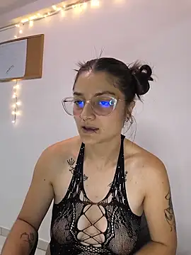 Coralinne__ webcam