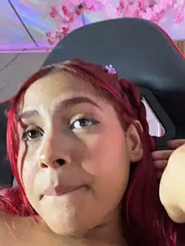 victoria_gloow webcam