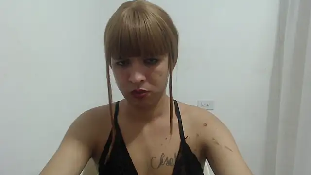estefania224 webcam