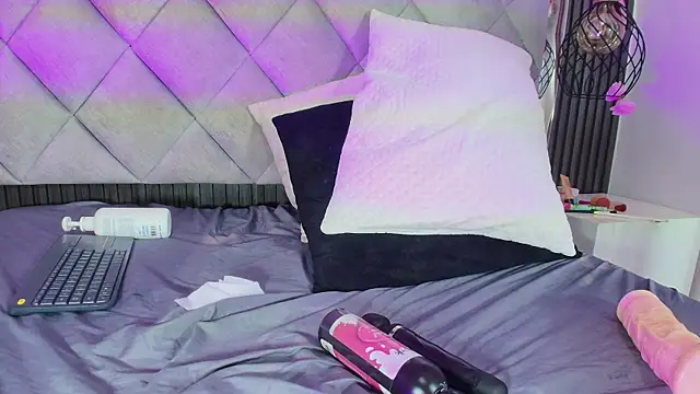 Sara_Chanel_