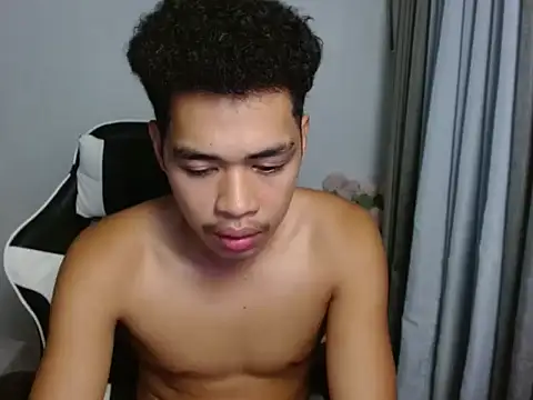 curlyasian_njxx webcam