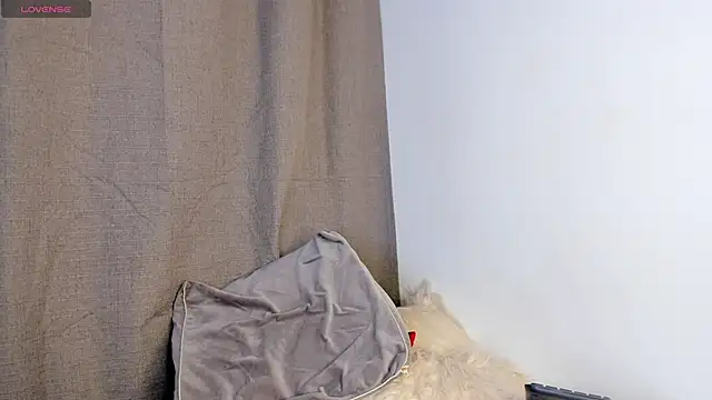 samantha-black webcam