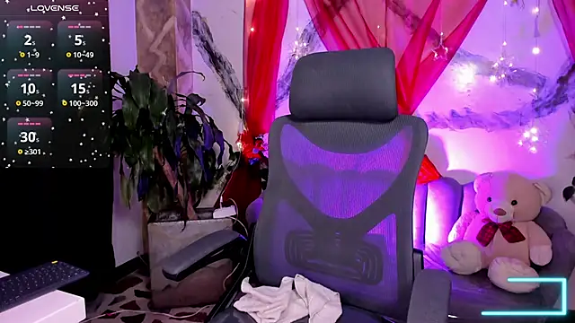 NahomiRichards_ webcam
