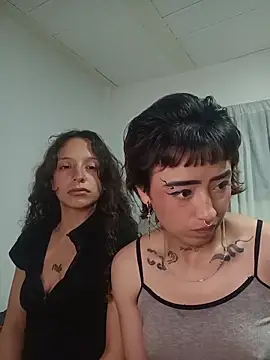 AlexxaAndRileyy webcam
